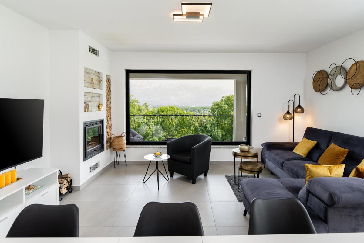 BELLISSIMA CASA A UN PIANO CON PISCINA SU LOTTO SEPARATO