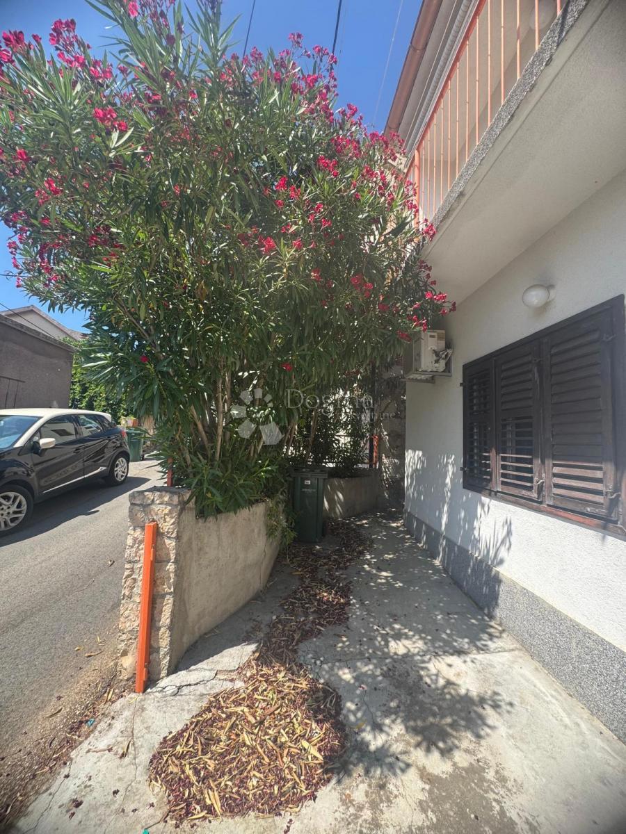 Casa con due appartamenti – vista sulla baia