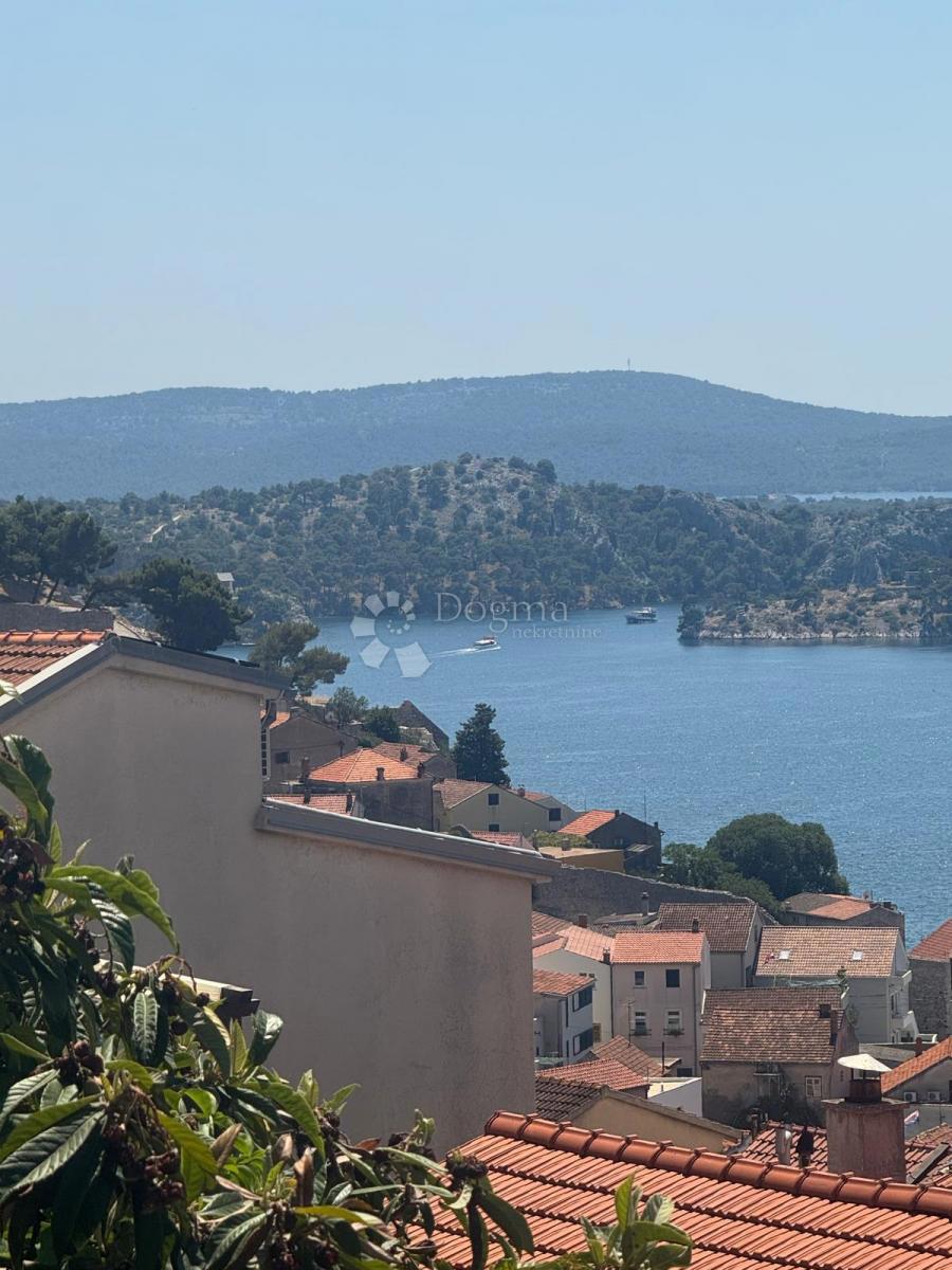 Casa con due appartamenti – vista sulla baia