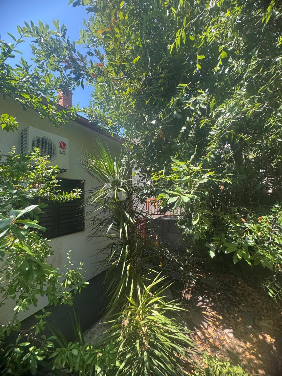 Casa con due appartamenti – vista sulla baia