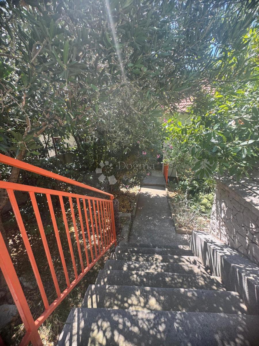 Casa con due appartamenti – vista sulla baia