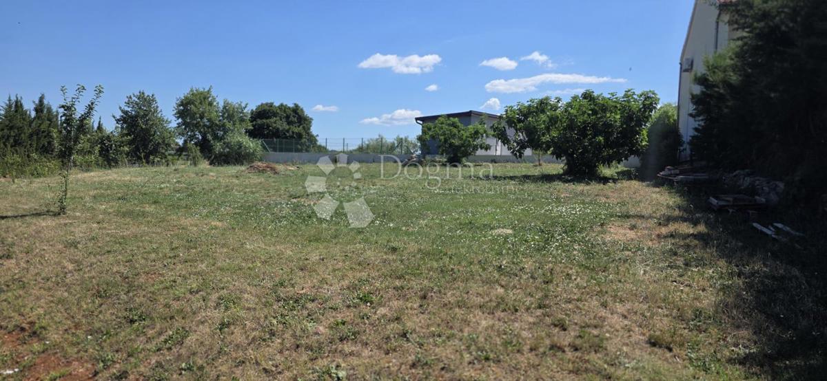 Terreno edificabile Novigrad, 1.100m2