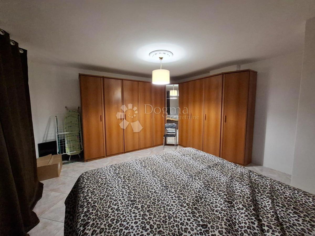 KARIGADOR - Casa con 3 appartamenti a 300m dal mare