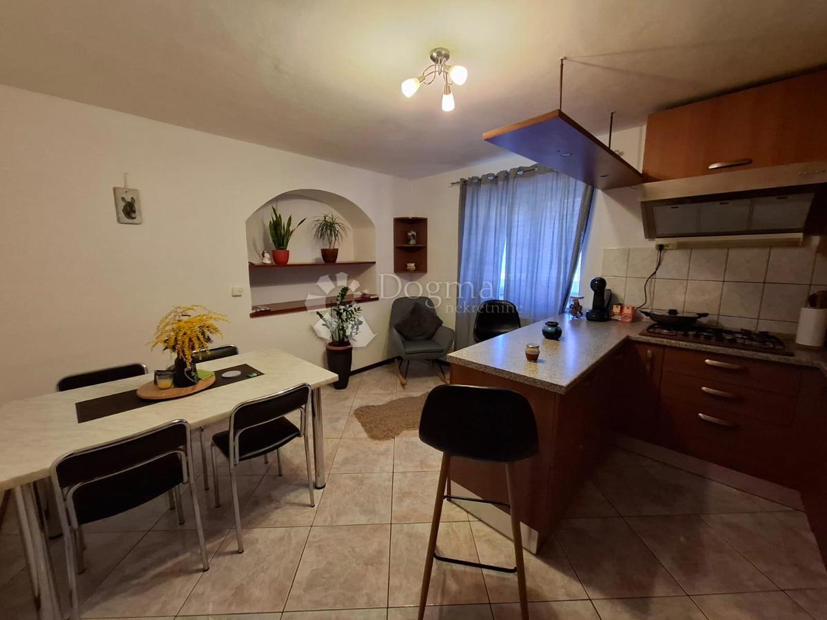 KARIGADOR - Casa con 3 appartamenti a 300m dal mare