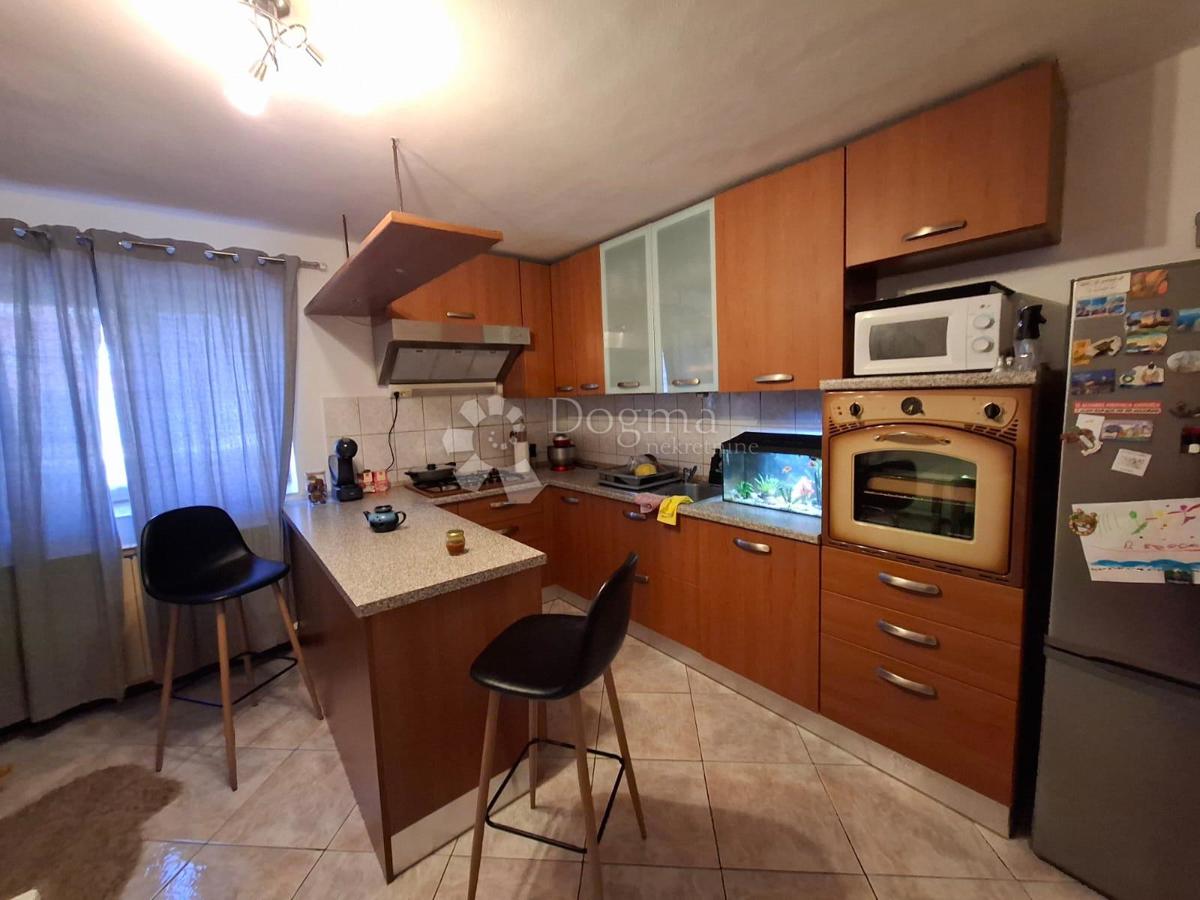 KARIGADOR - Casa con 3 appartamenti a 300m dal mare