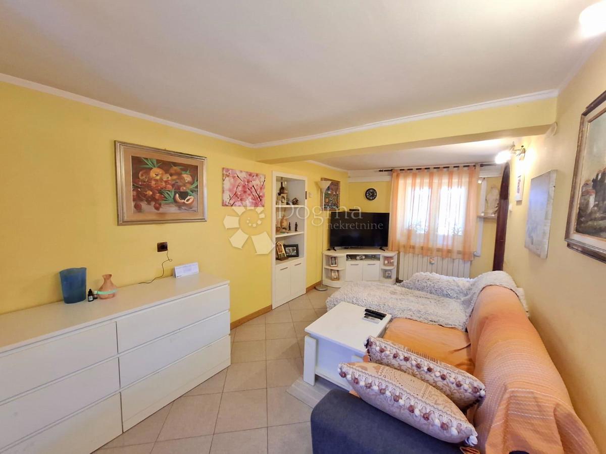 KARIGADOR - Casa con 3 appartamenti a 300m dal mare