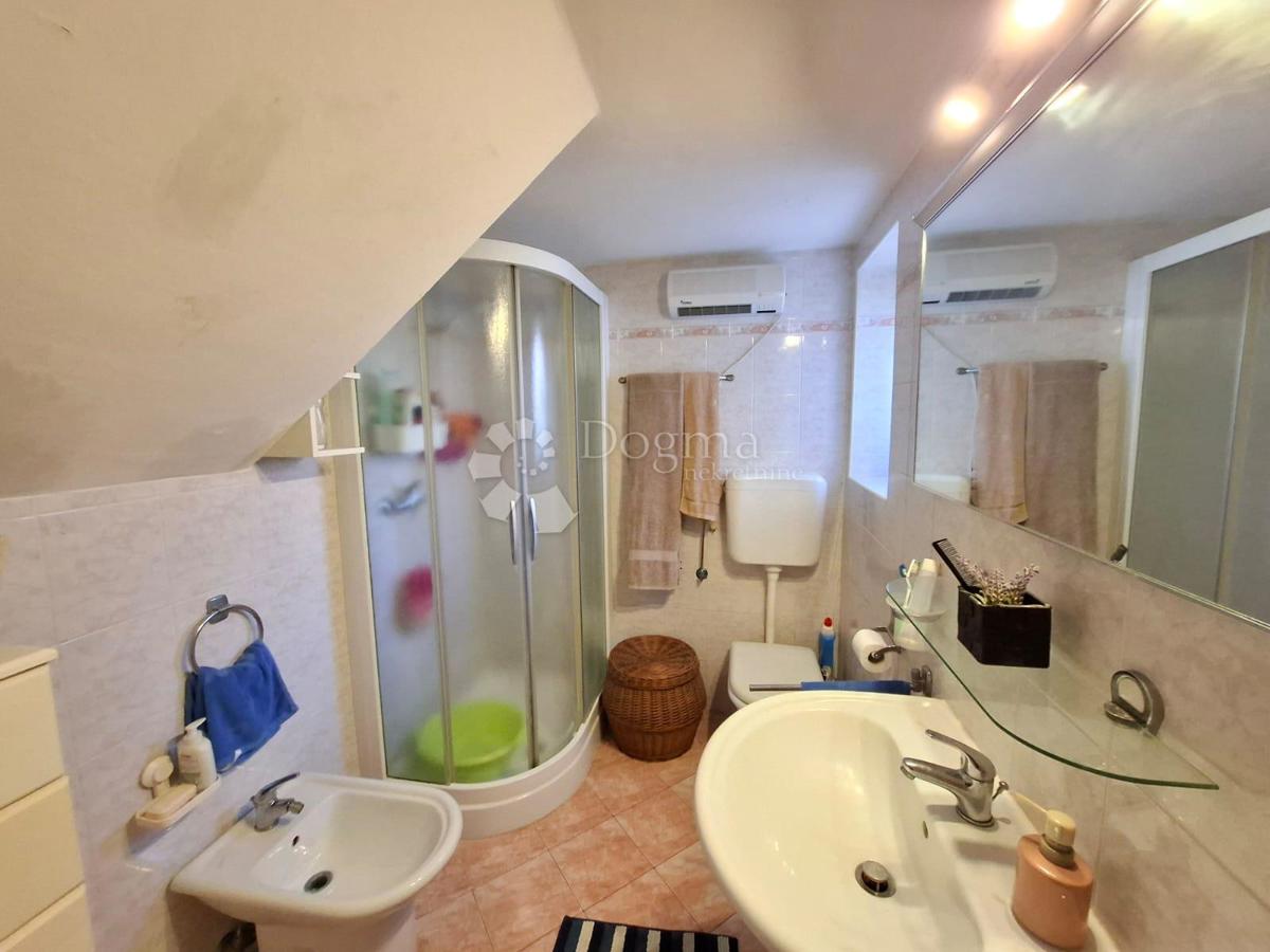 KARIGADOR - Casa con 3 appartamenti a 300m dal mare