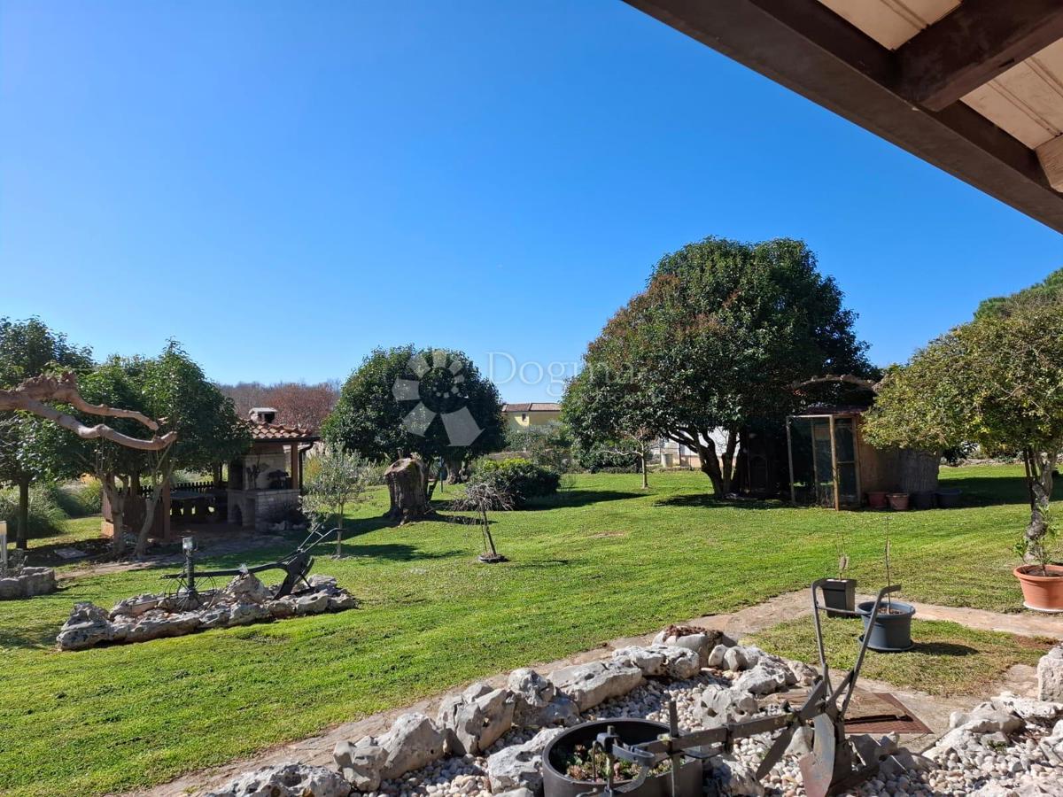 KARIGADOR - Casa con 3 appartamenti a 300m dal mare