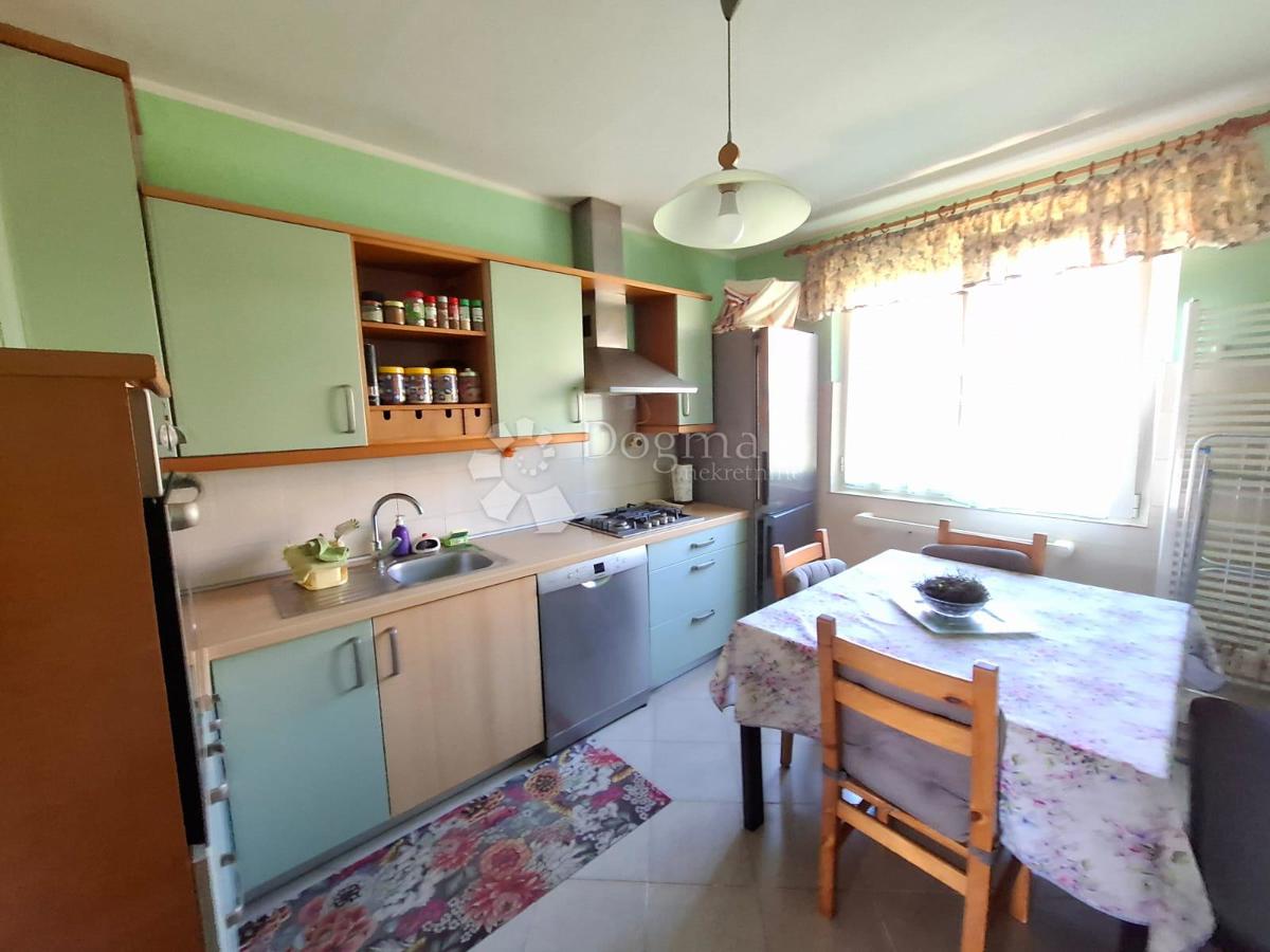 KARIGADOR - Casa con 3 appartamenti a 300m dal mare