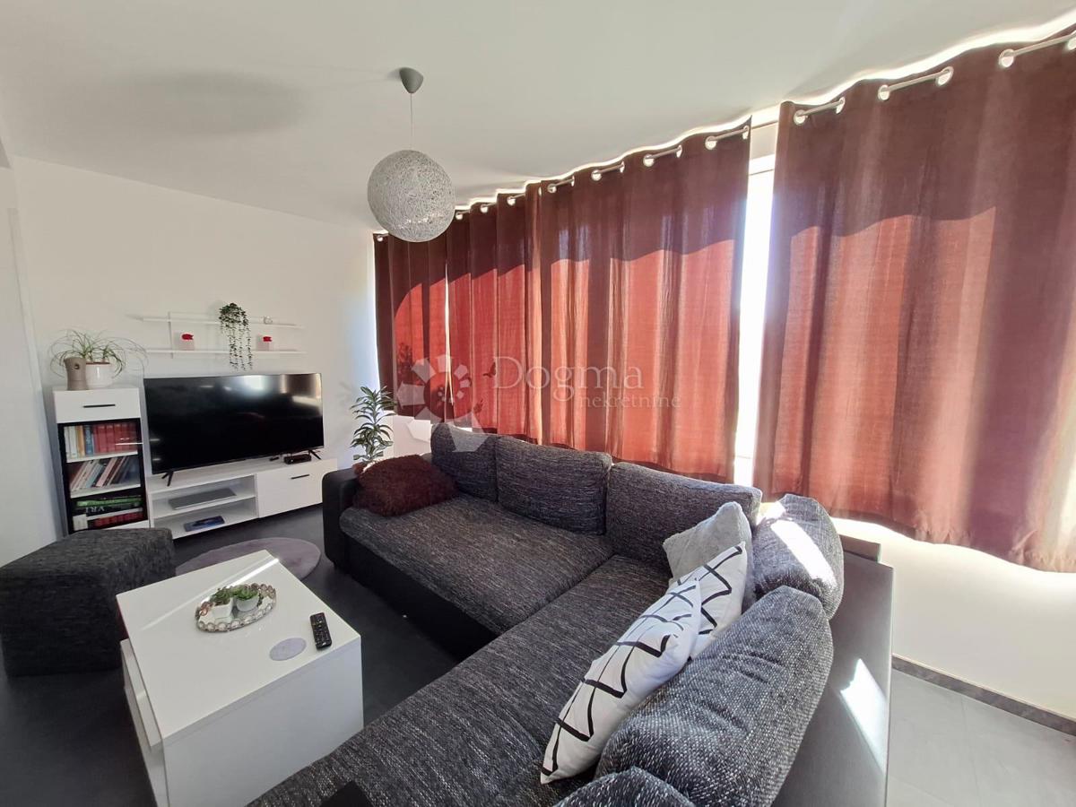 KARIGADOR - Casa con 3 appartamenti a 300m dal mare