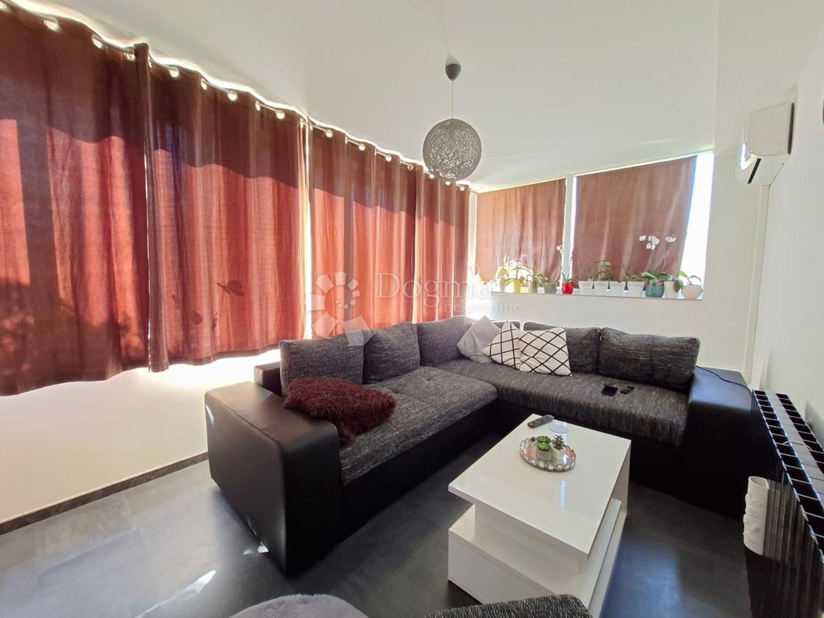 KARIGADOR - Casa con 3 appartamenti a 300m dal mare