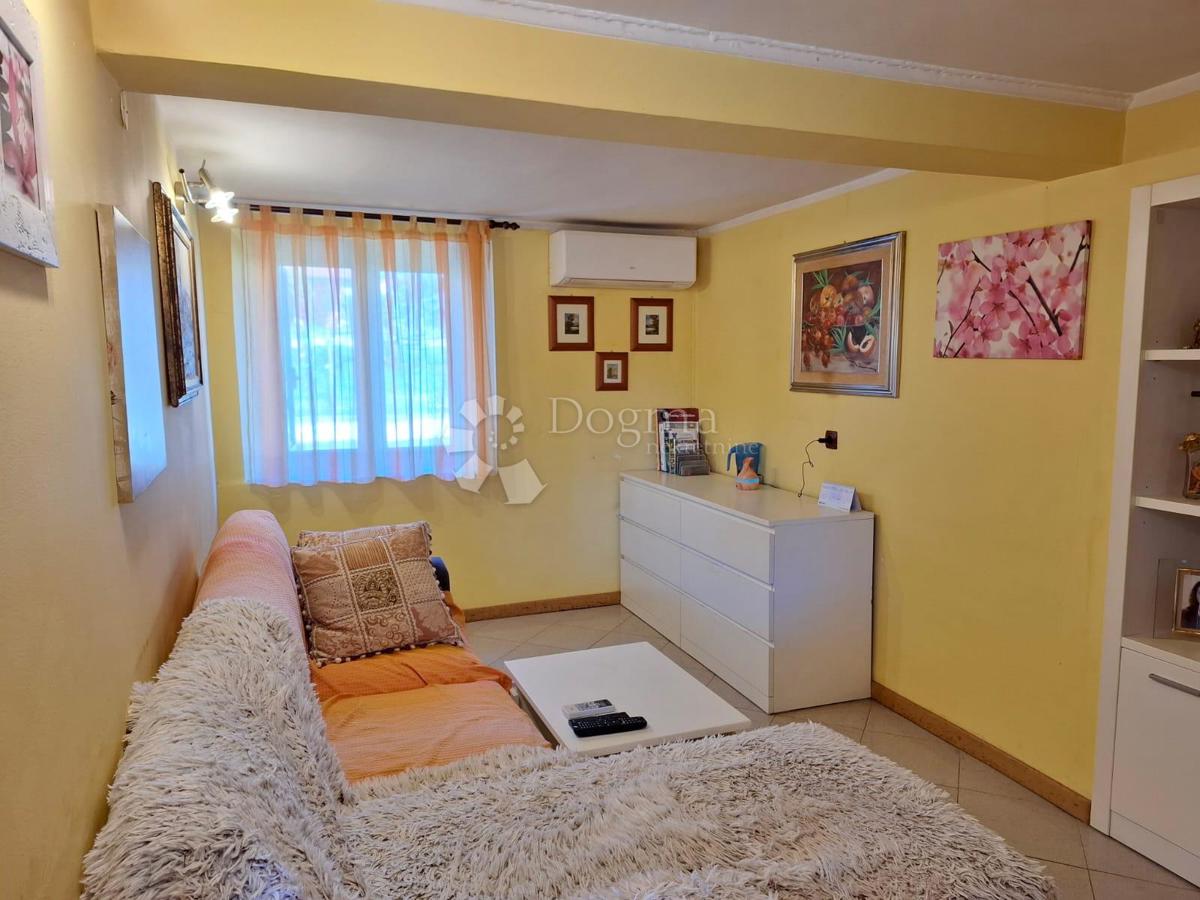 KARIGADOR - Casa con 3 appartamenti a 300m dal mare