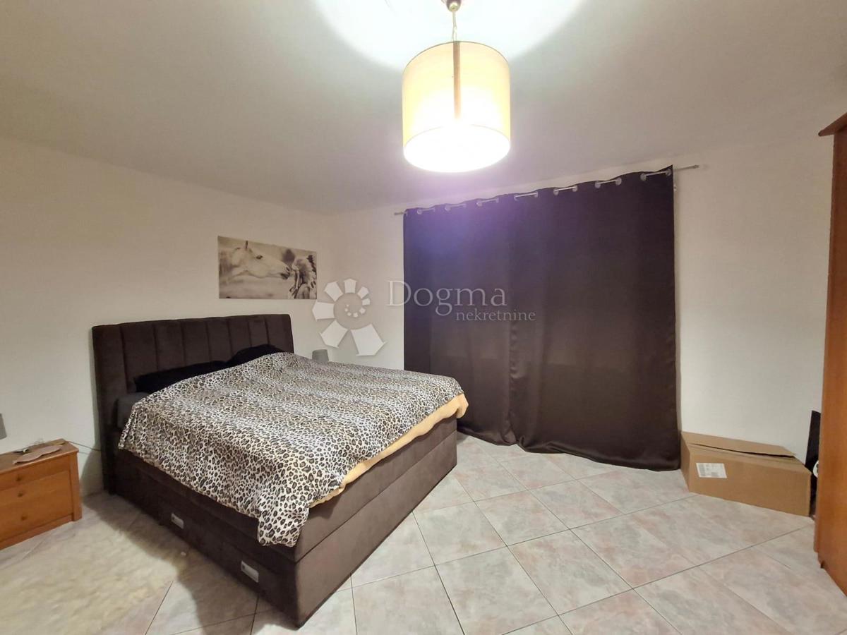 KARIGADOR - Casa con 3 appartamenti a 300m dal mare