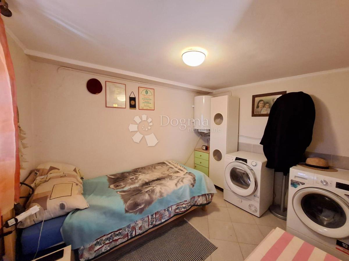 KARIGADOR - Casa con 3 appartamenti a 300m dal mare