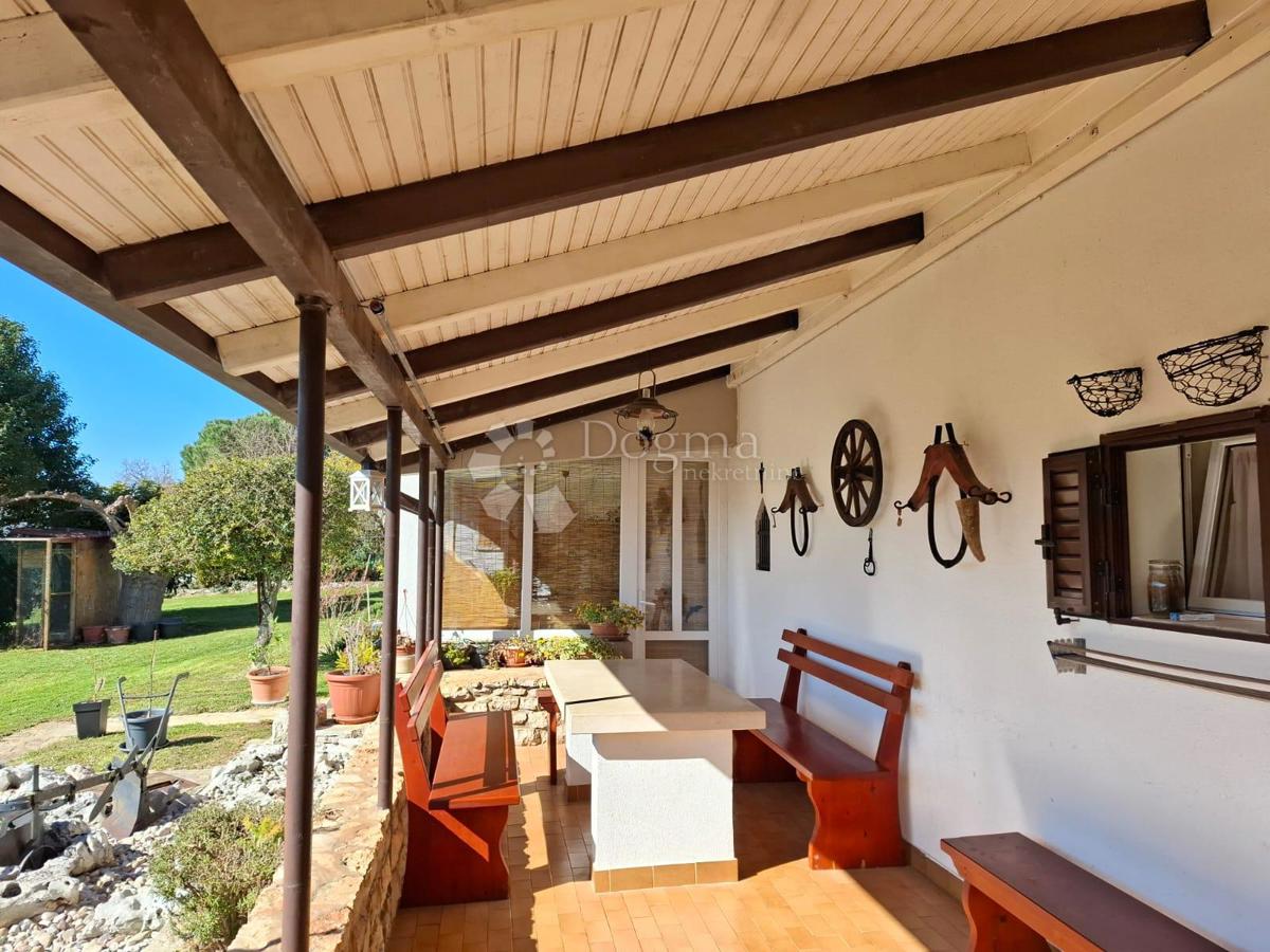 KARIGADOR - Casa con 3 appartamenti a 300m dal mare