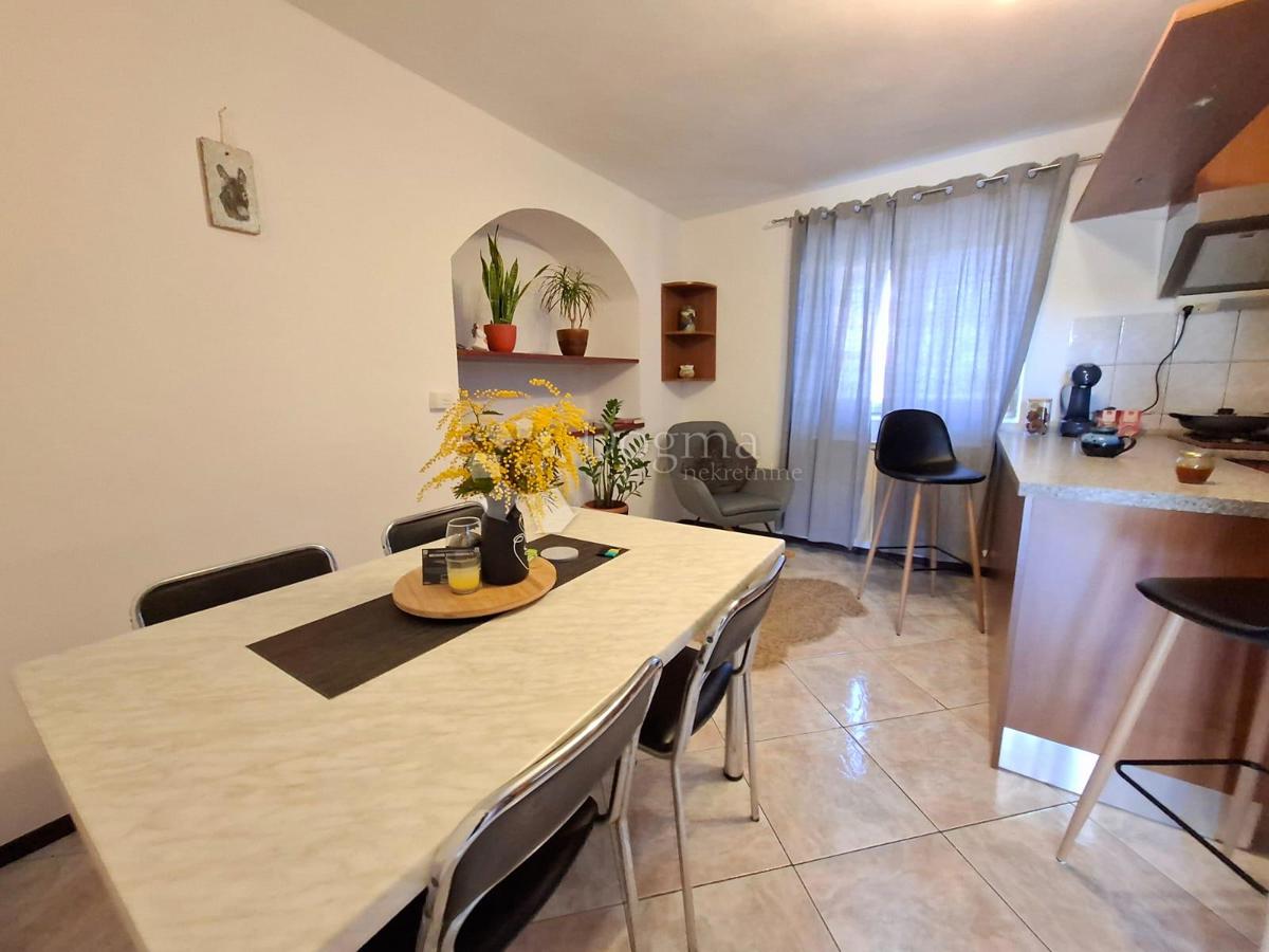 KARIGADOR - Casa con 3 appartamenti a 300m dal mare