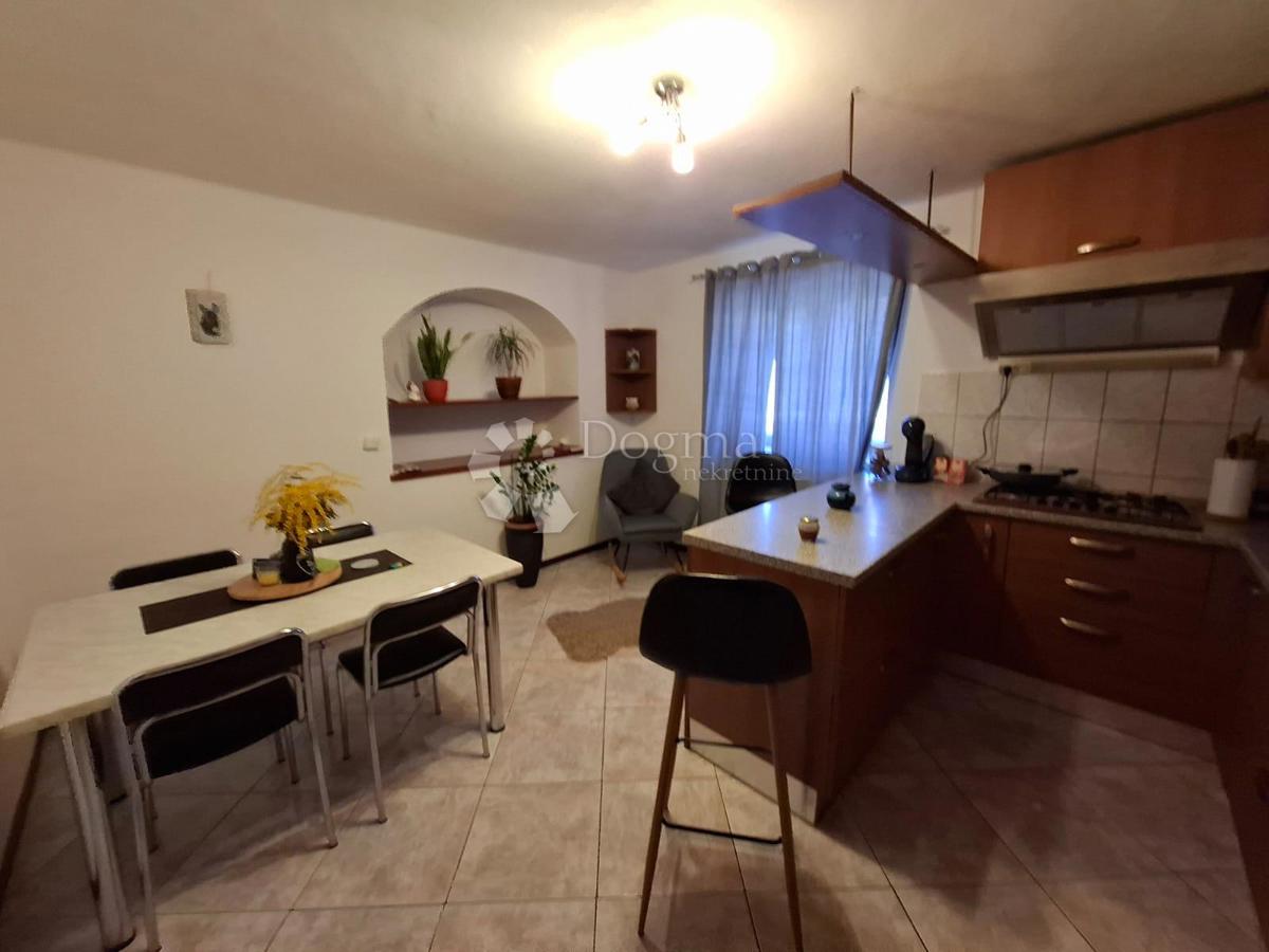 KARIGADOR - Casa con 3 appartamenti a 300m dal mare