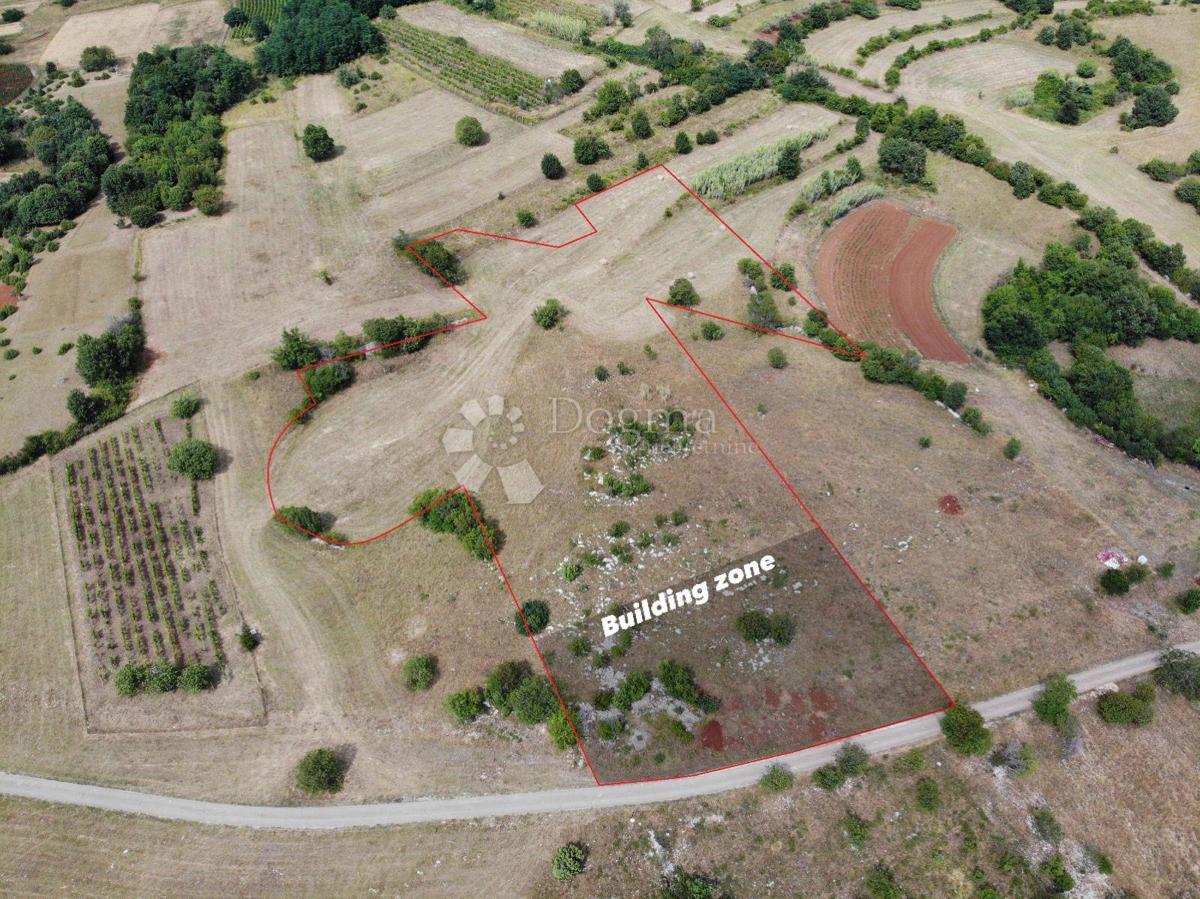 Terreno edificabile Oprtalj, 9.481m2