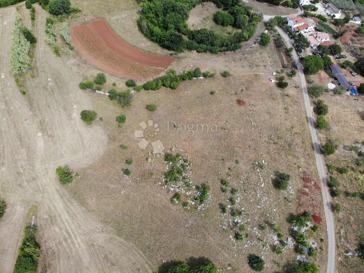 Terreno edificabile Oprtalj, 9.481m2