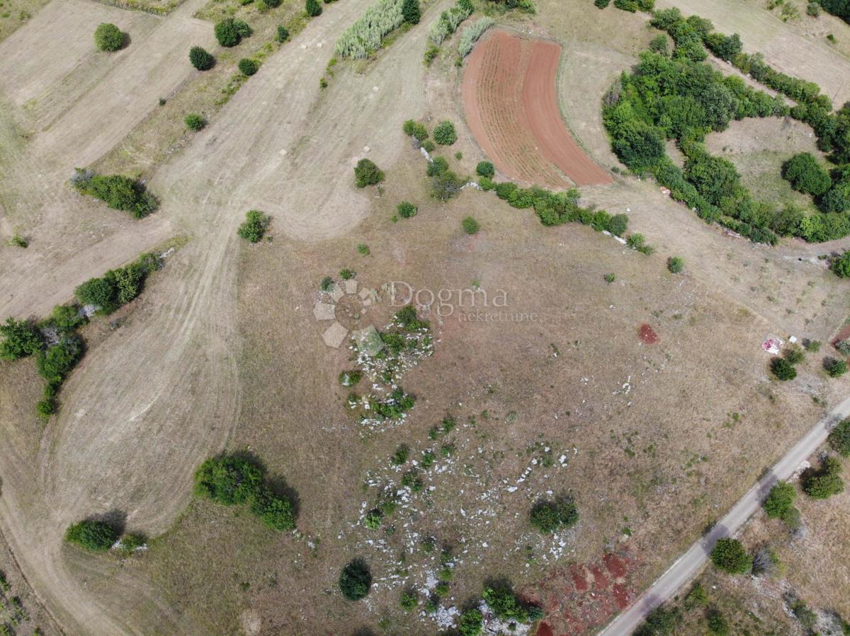 Terreno edificabile Oprtalj, 9.481m2