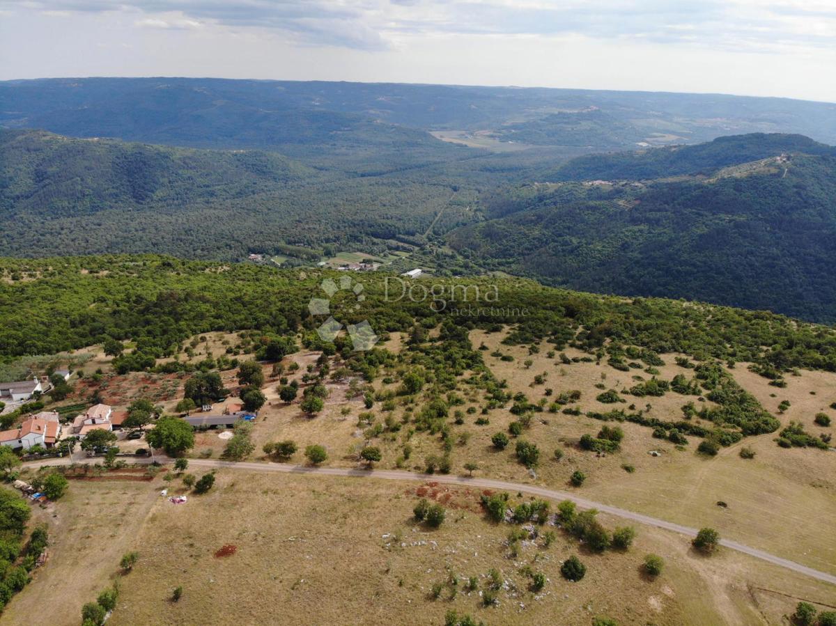 Terreno edificabile Oprtalj, 9.481m2