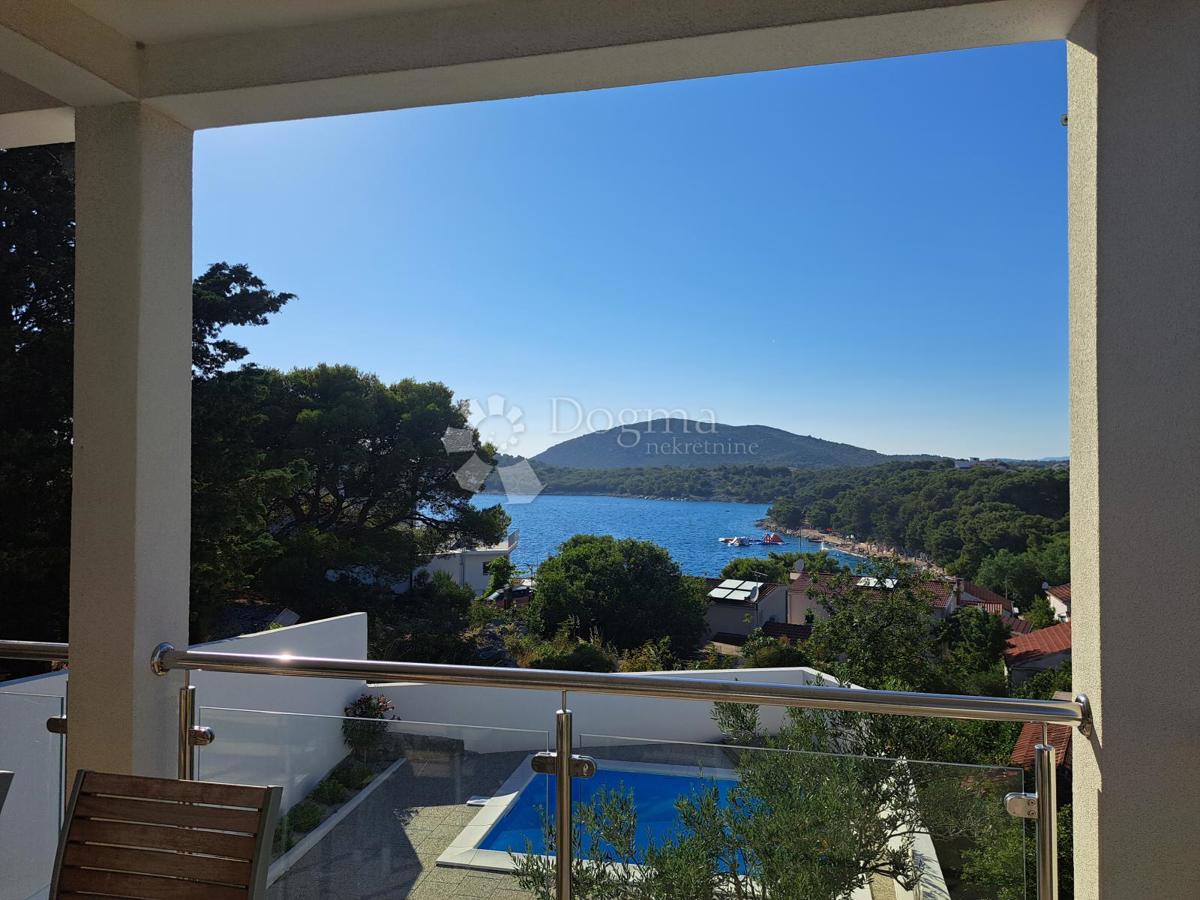 TRIBUNJ – Unica sul mercato! Casa con piscina in posizione eccezionale + ulteriore casa da ristrutturare!