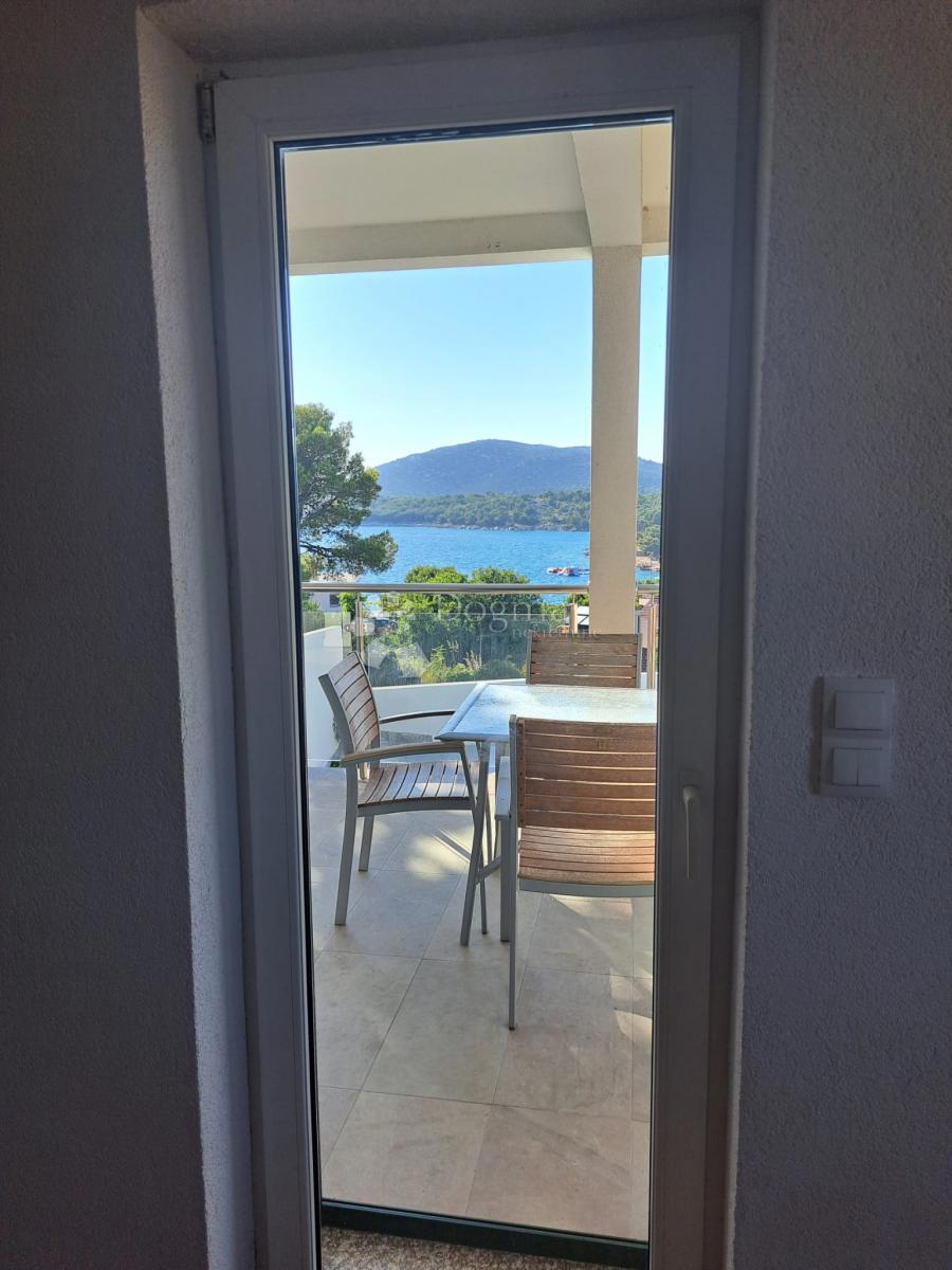 TRIBUNJ – Unica sul mercato! Casa con piscina in posizione eccezionale + ulteriore casa da ristrutturare!