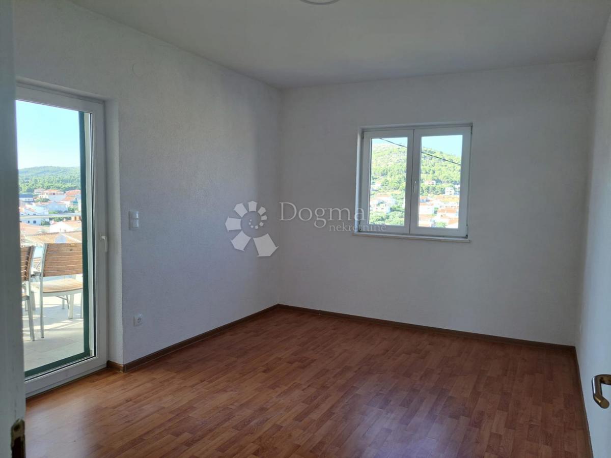 TRIBUNJ – Unica sul mercato! Casa con piscina in posizione eccezionale + ulteriore casa da ristrutturare!