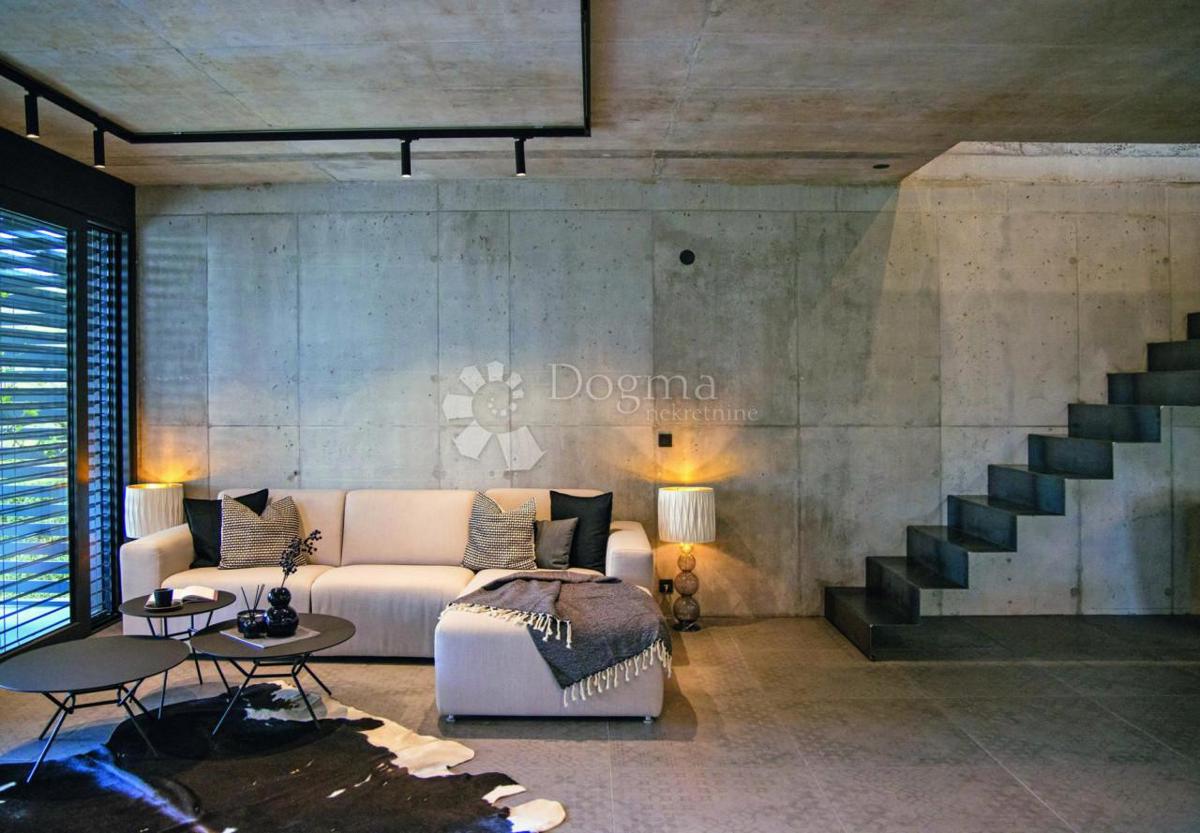 Zona Zagabria, villa di lusso in un quartiere tranquillo