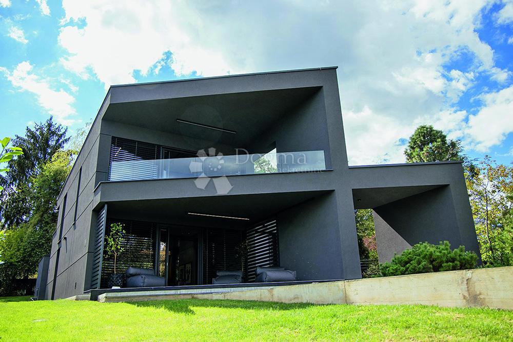 Zona Zagabria, villa di lusso in un quartiere tranquillo