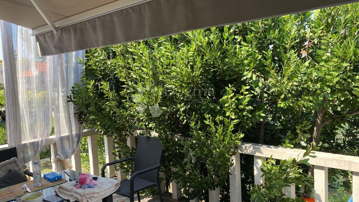 IN VENDITA – AFFASCINANTE CASA FAMILIARE CON AMPIO GIARDINO – SUPETAR, BRAČ