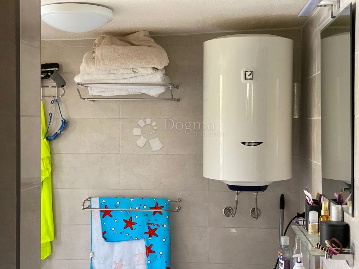 IN VENDITA – AFFASCINANTE CASA FAMILIARE CON AMPIO GIARDINO – SUPETAR, BRAČ