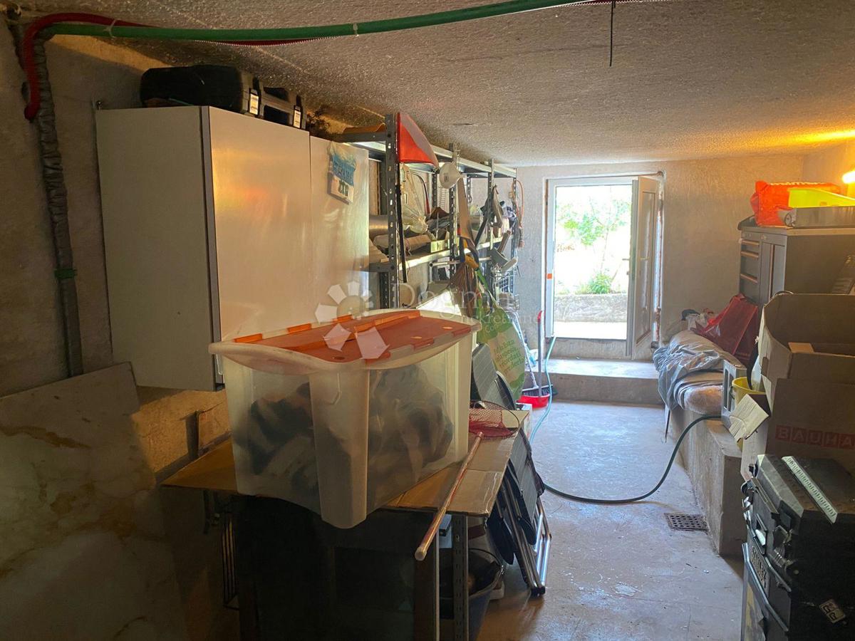 IN VENDITA – AFFASCINANTE CASA FAMILIARE CON AMPIO GIARDINO – SUPETAR, BRAČ