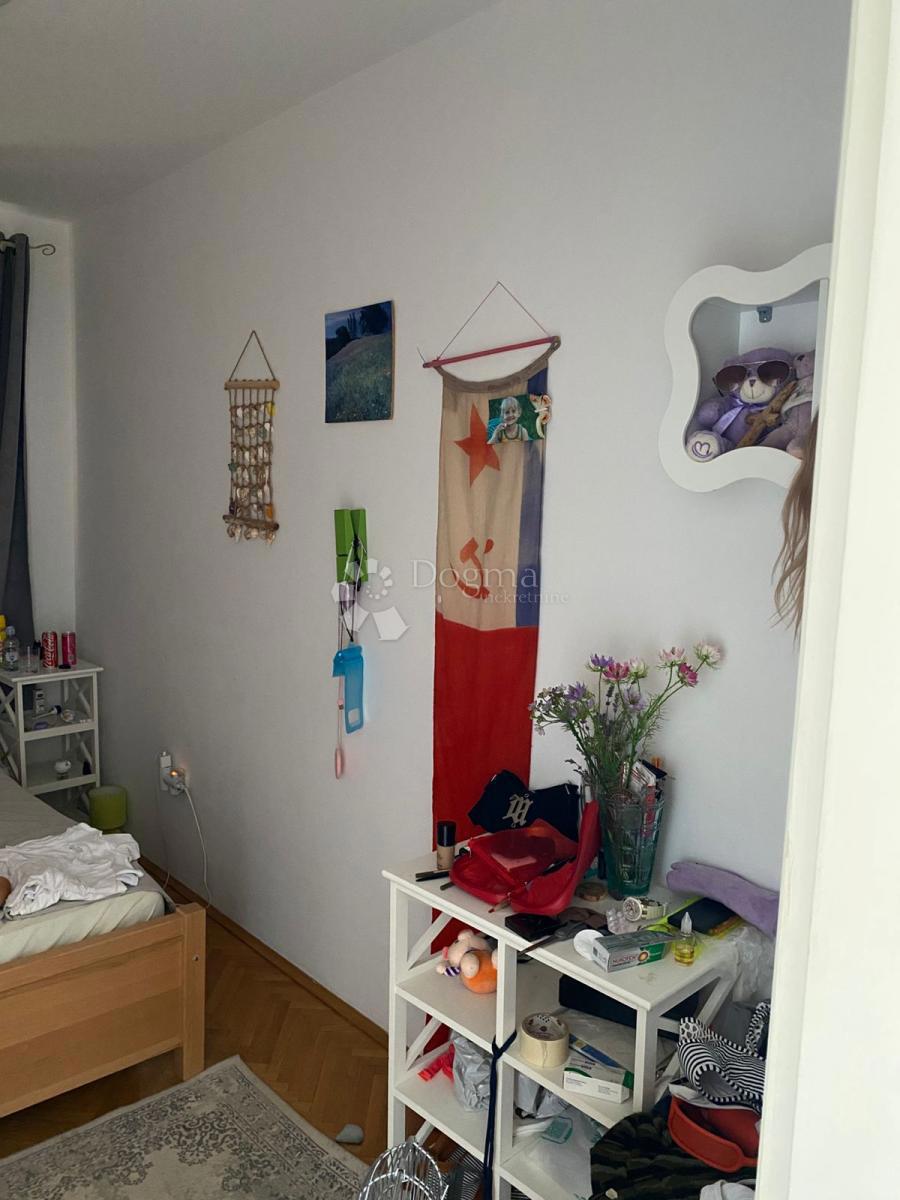 IN VENDITA – AFFASCINANTE CASA FAMILIARE CON AMPIO GIARDINO – SUPETAR, BRAČ