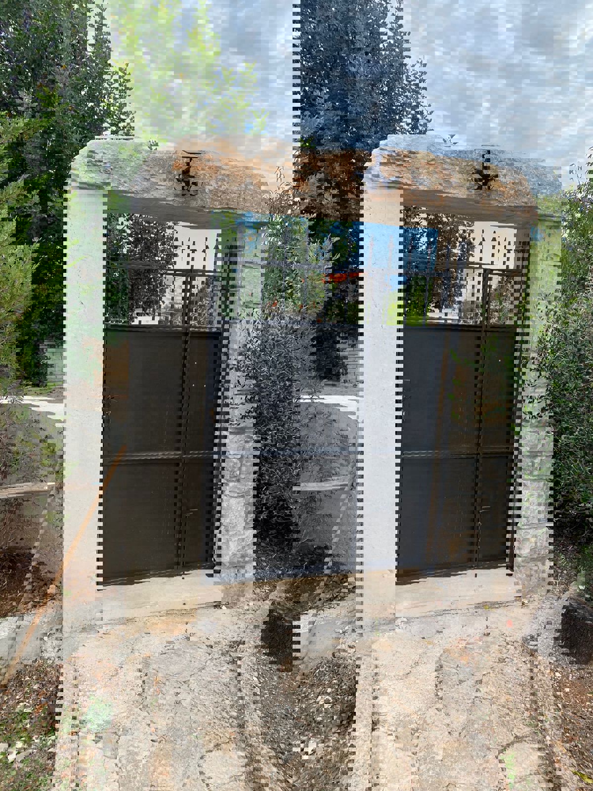 IN VENDITA – AFFASCINANTE CASA FAMILIARE CON AMPIO GIARDINO – SUPETAR, BRAČ