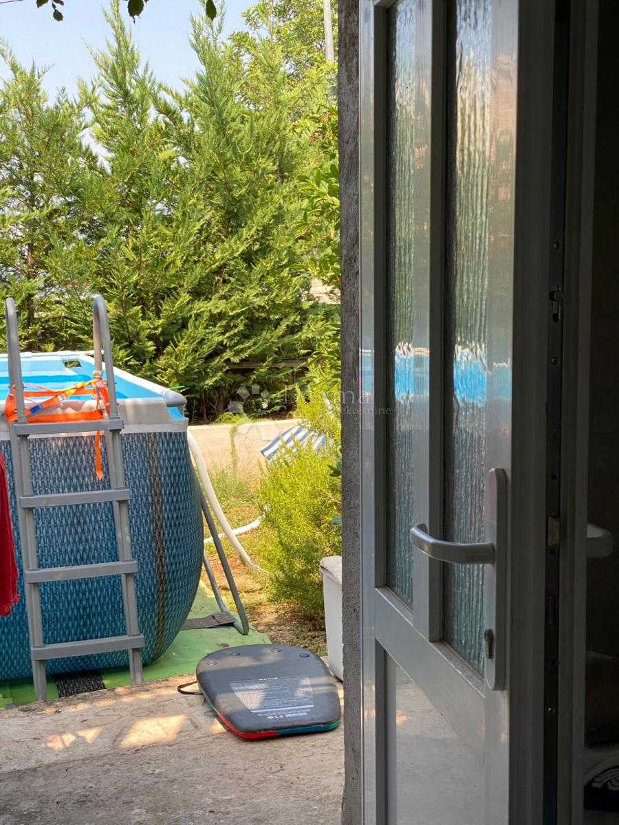 IN VENDITA – AFFASCINANTE CASA FAMILIARE CON AMPIO GIARDINO – SUPETAR, BRAČ