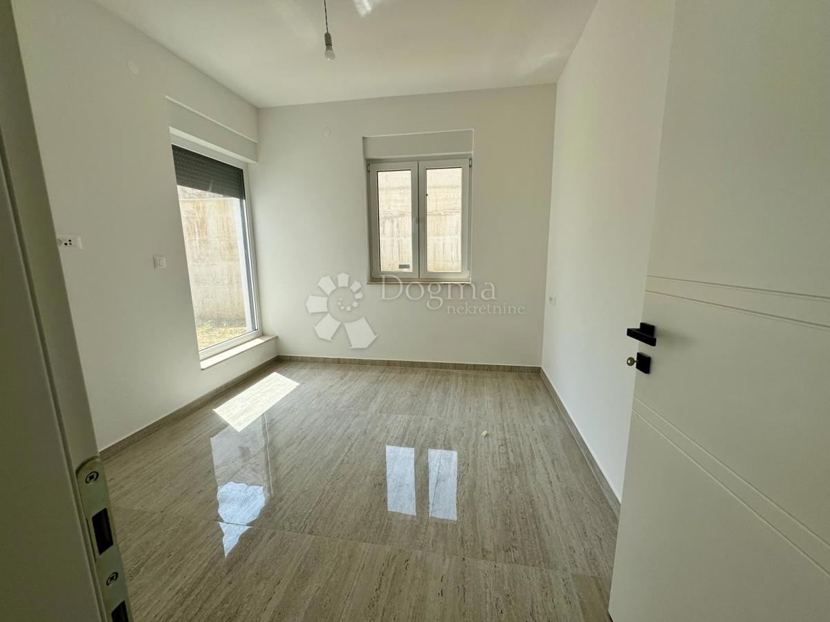 Allogio Maslenica, Jasenice, 81,84m2