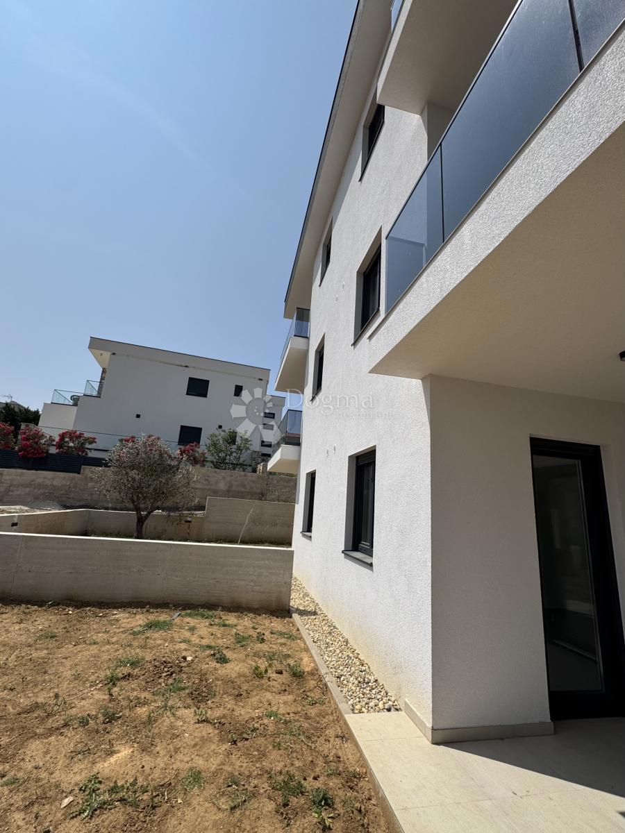 Allogio Maslenica, Jasenice, 81,84m2