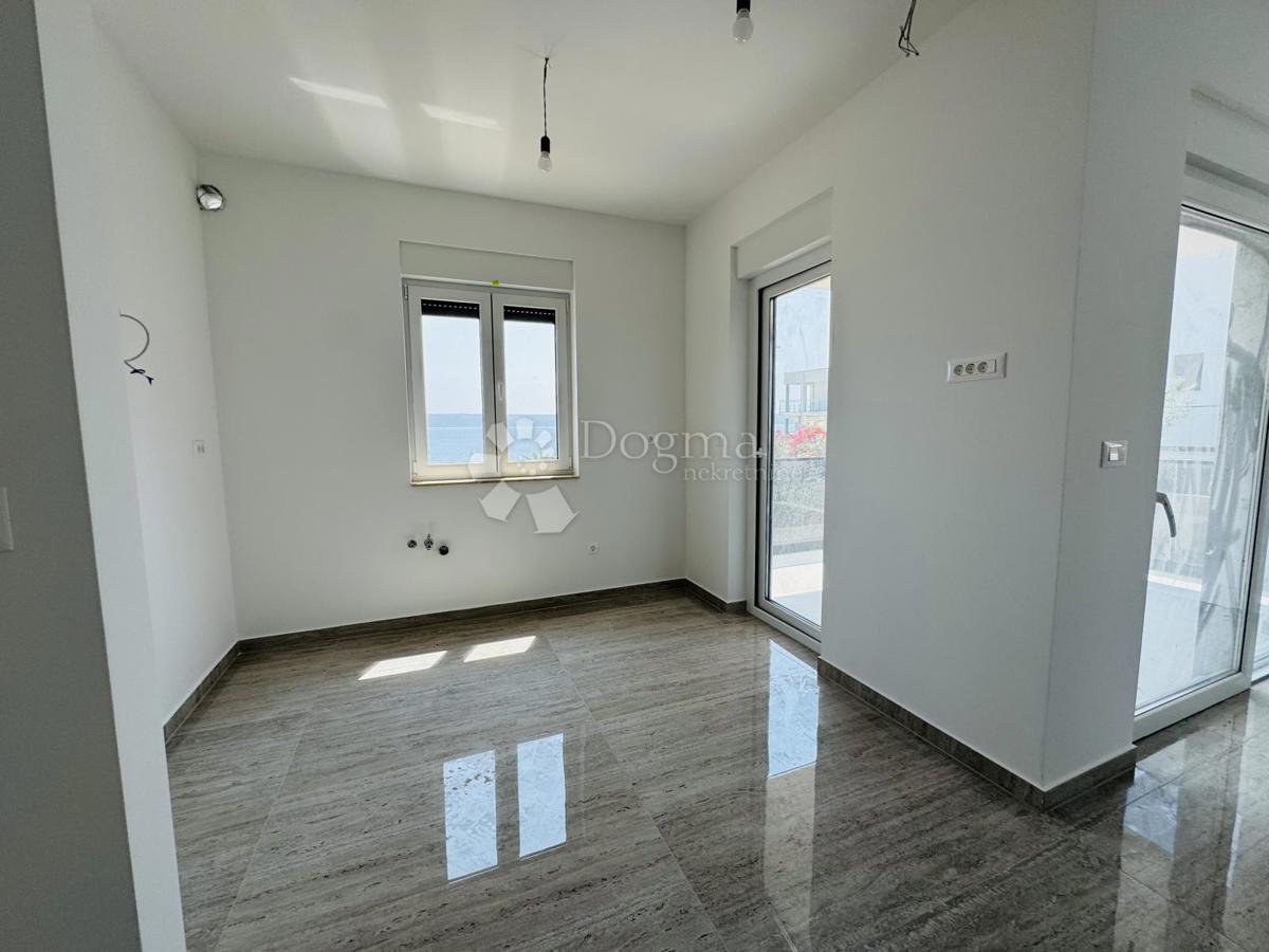 Allogio Maslenica, Jasenice, 81,84m2