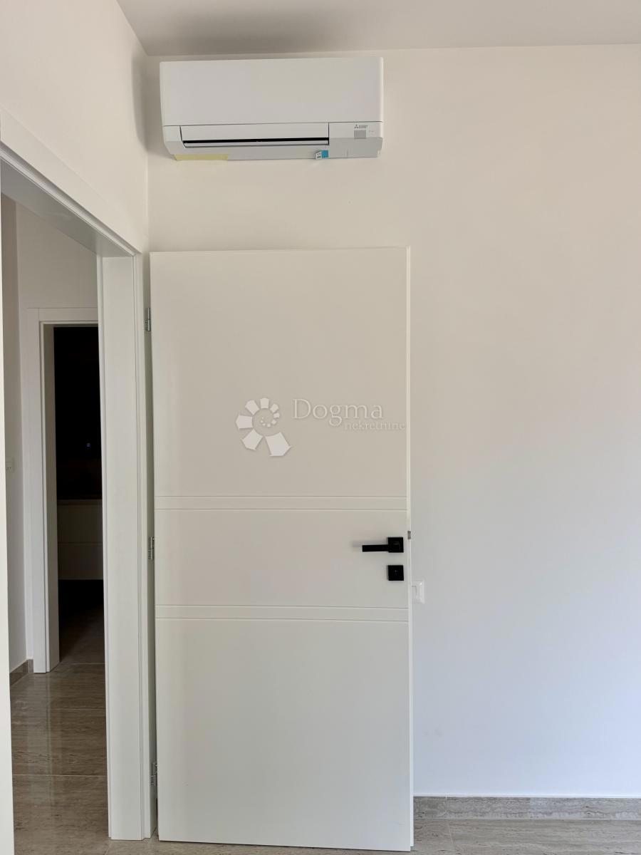 Allogio Maslenica, Jasenice, 81,84m2