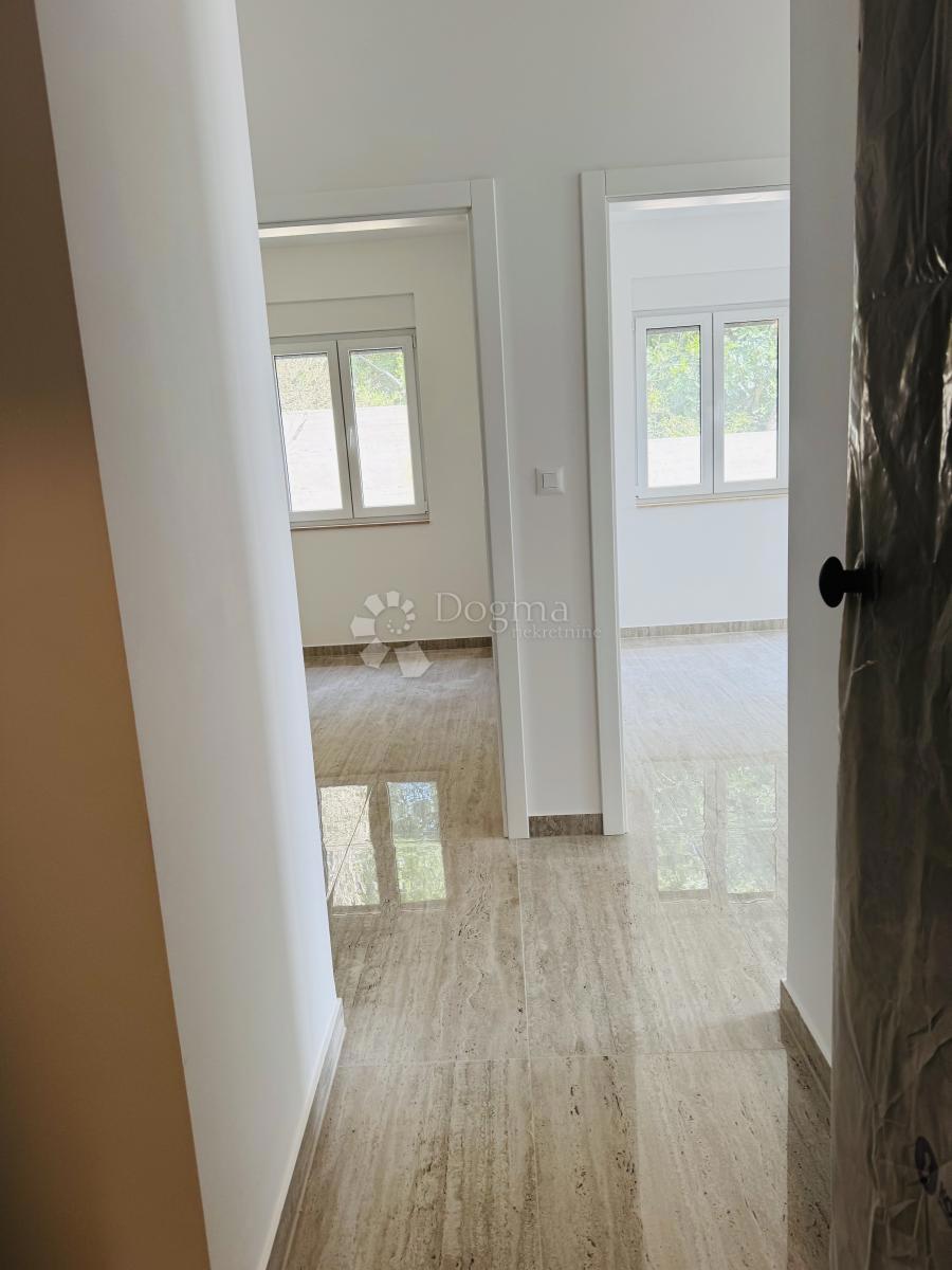 Allogio Maslenica, Jasenice, 81,84m2