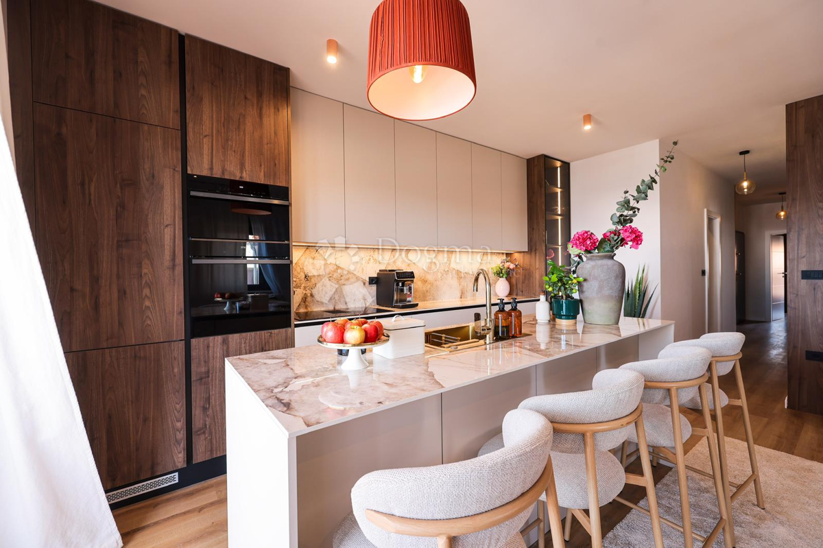 ATTICO VIŠNJIK: vista panoramica, Zara nel palmo della tua mano