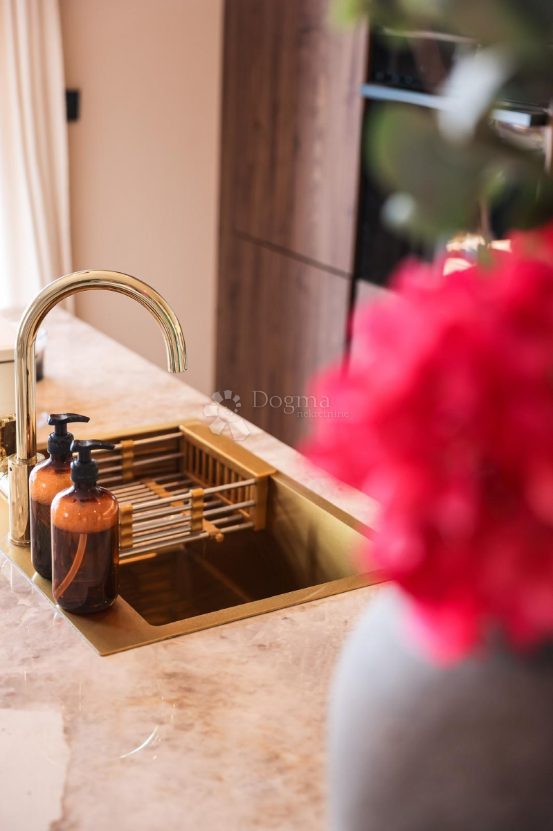 ATTICO VIŠNJIK: vista panoramica, Zara nel palmo della tua mano