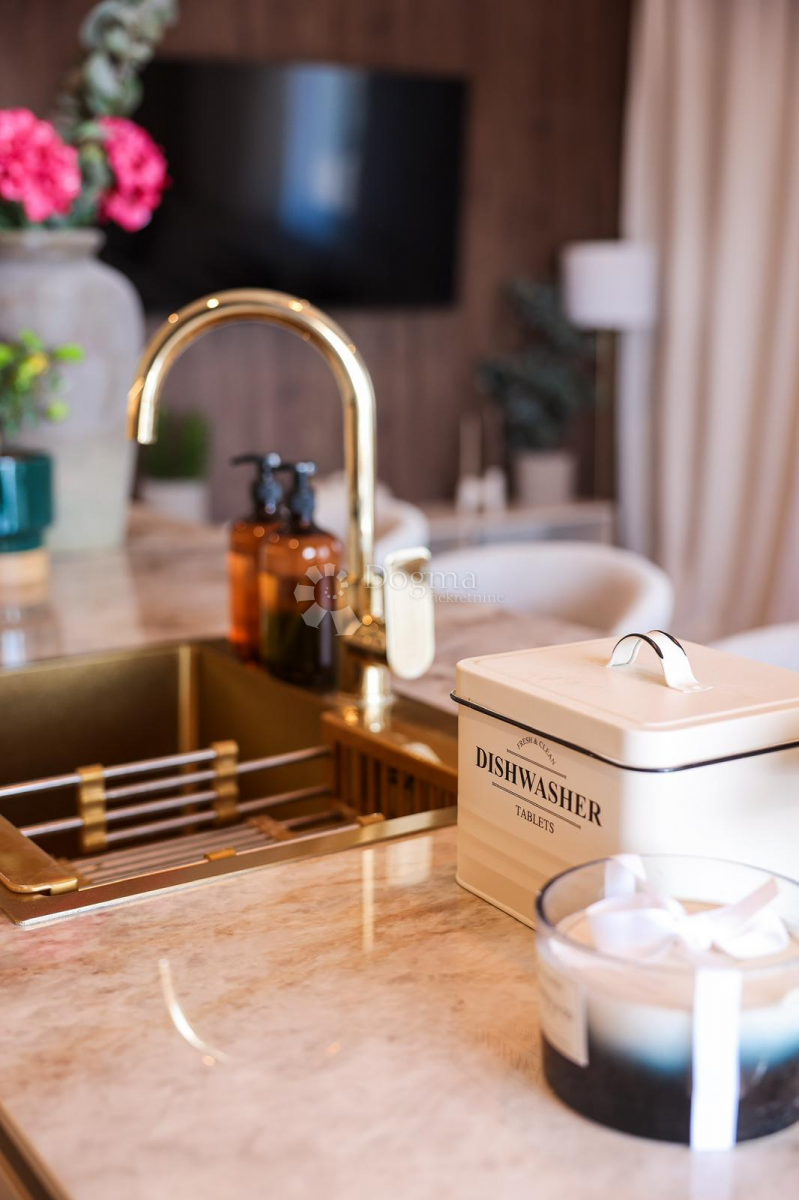 ATTICO VIŠNJIK: vista panoramica, Zara nel palmo della tua mano