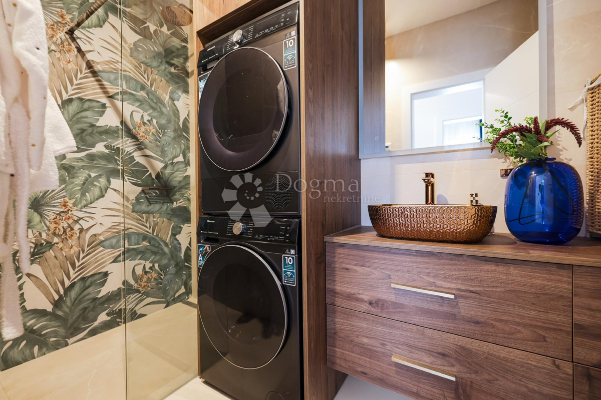 ATTICO VIŠNJIK: vista panoramica, Zara nel palmo della tua mano