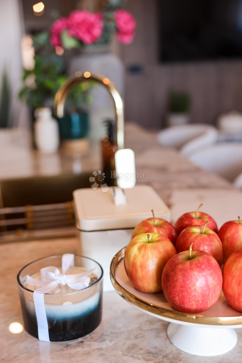 ATTICO VIŠNJIK: vista panoramica, Zara nel palmo della tua mano