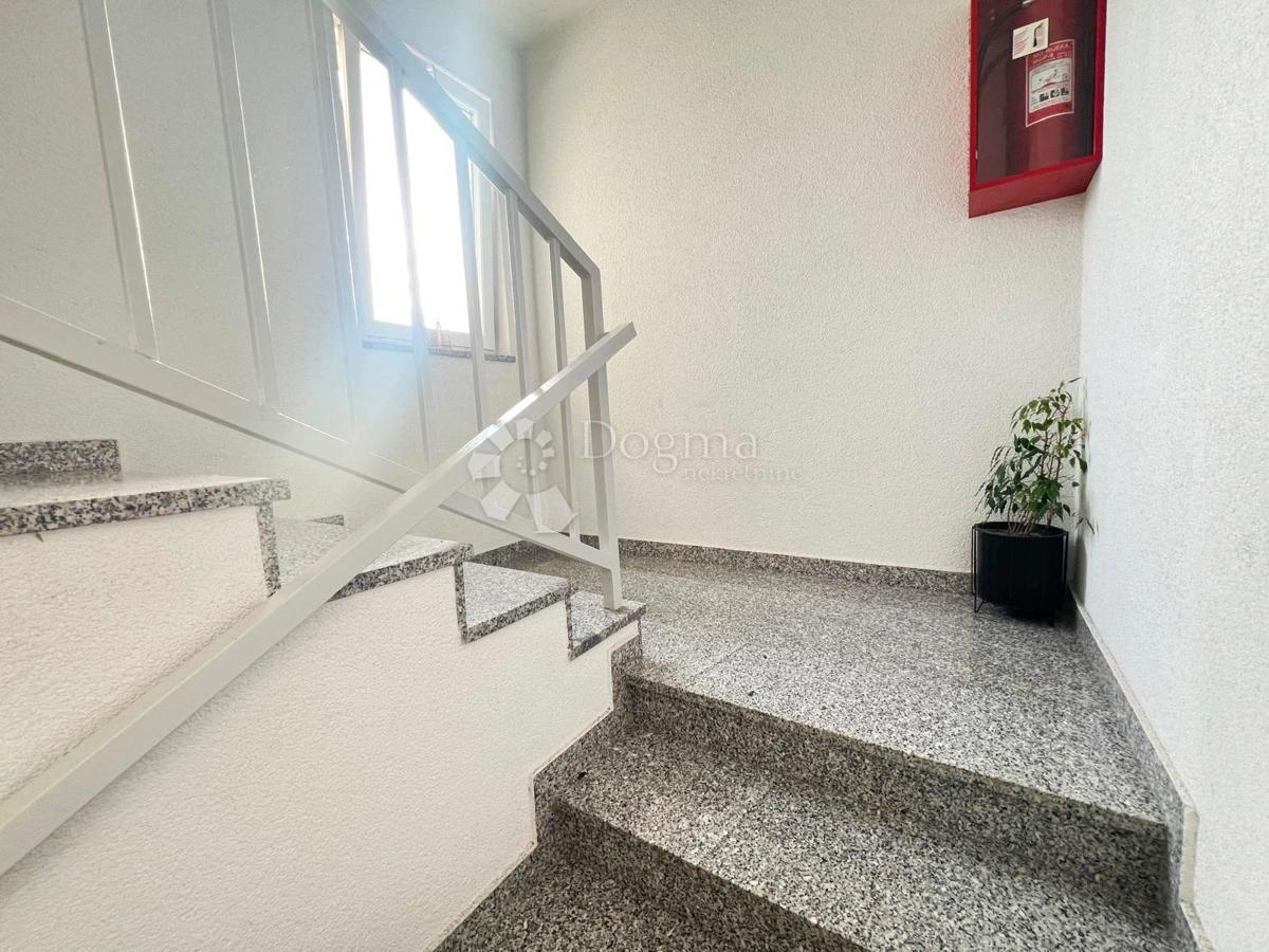 ZAPREŠIĆ, APPARTAMENTO MODERNO VICINO AL CENTRO