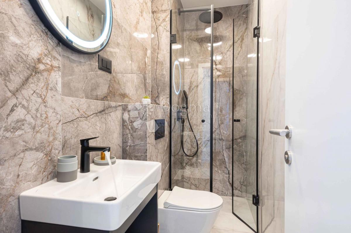 TROGIR/ČIOVO - BELLISSIMA VILLA CON PISCINA E VISTA