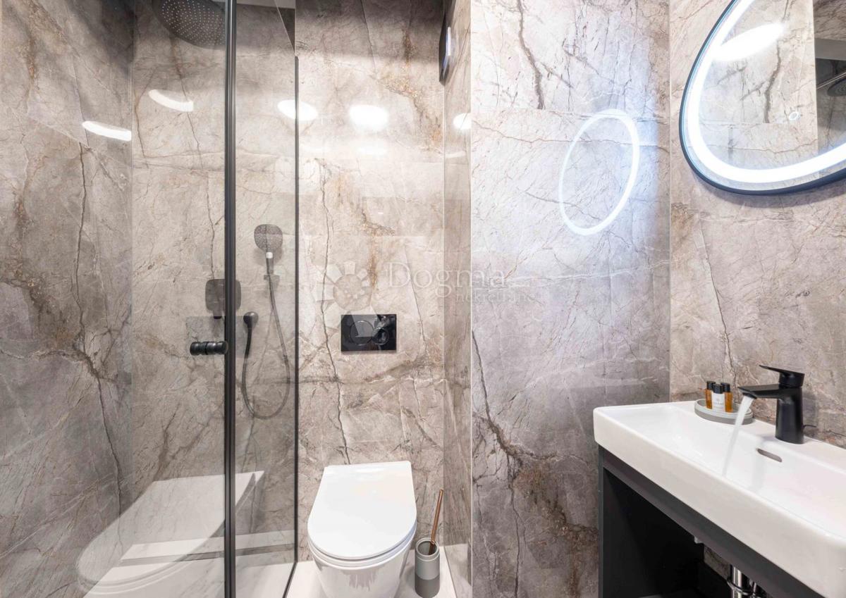 TROGIR/ČIOVO - BELLISSIMA VILLA CON PISCINA E VISTA