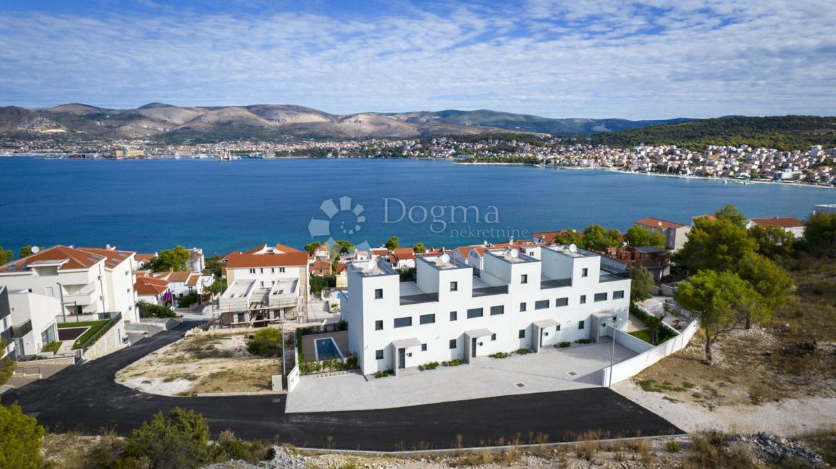 TROGIR/ČIOVO - BELLISSIMA VILLA CON PISCINA E VISTA